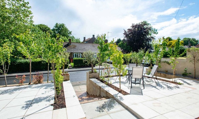 Cray Valley West House | Studio Room in bromley !