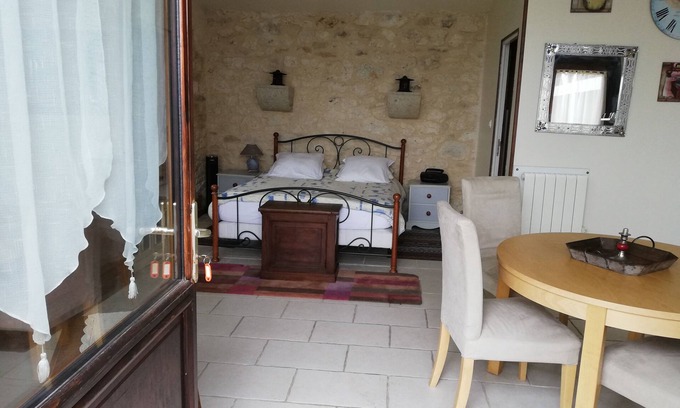 Saint-Meard-de-Gurcon Apartment | Studio/Saint-Meard vineyards/DbedPetsOk/Wifi