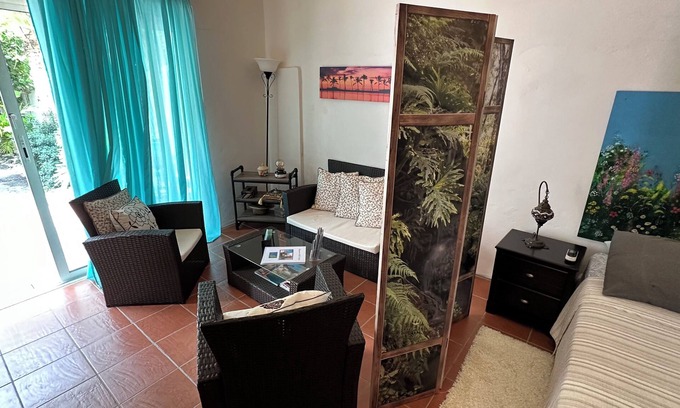 Beacon Hill Apartment | Studio Sleeps 2 with Free Parking