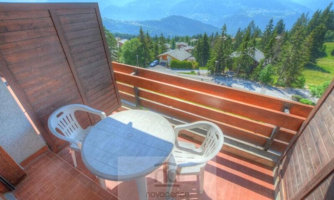 Anzere Apartment | Studio south facing on the village square, bathroom/WC, eating place, kitchenette with 3 hotplates,