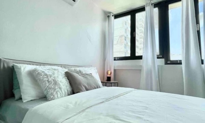 Parque Apartment | Studio Steps From The Beach @Condado