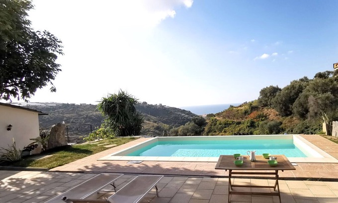 Pompeiana Apartment | Studio Timo - Studio Apartment, Sleeps 3