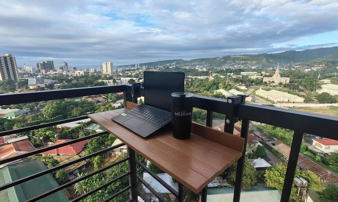 Lahug Condo | Studio Unit with Balcony + City & Mountain Views + Fast WiFi | Near IT Park