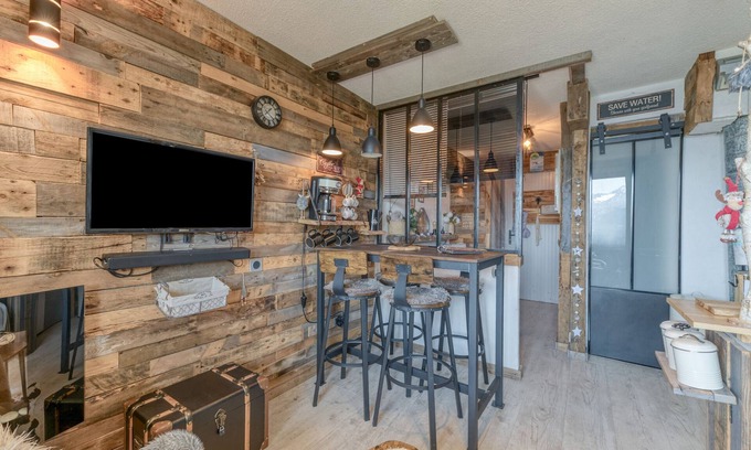 Eclose-Ouest Apartment | Studio 'Vue Exceptionnelle' with Mountain View, Balcony and Wi-Fi