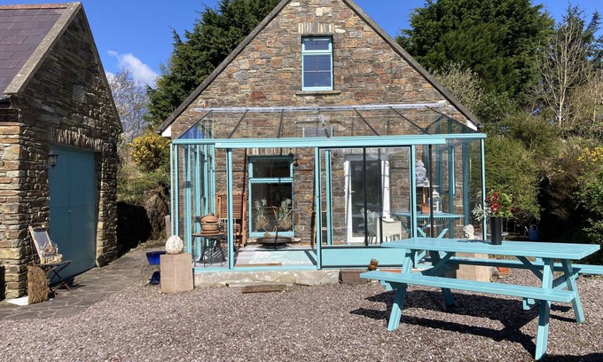 Durrus West Apartment | Studio with large conservatory