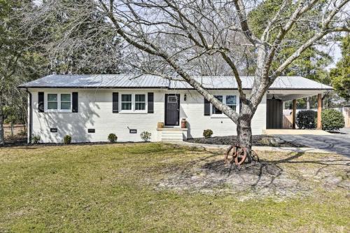 Southern Pines Apartment | Studio with Patio - Walk to Hikes, Sights and Bites