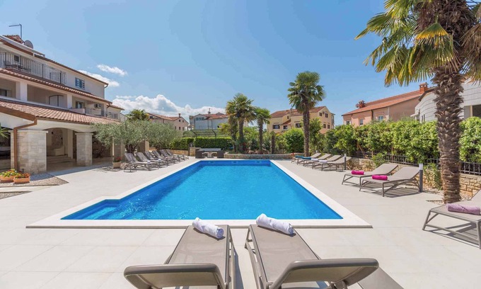 Mali Maj Apartment | Studio with pool and air conditioning