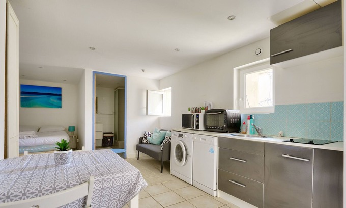 16th Arrondissement Apartment | Studio with terrace and parking 5 minutes from the beach