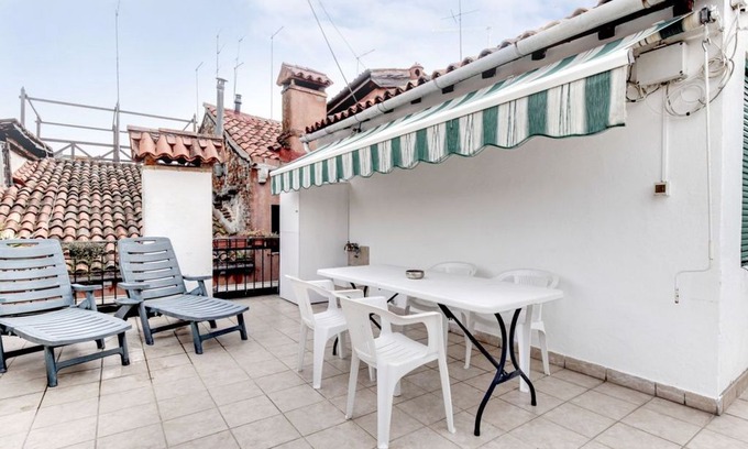 Castello Apartment | Studio with terrace.