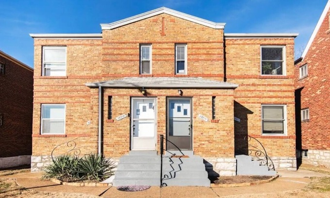 Lindenwood Park Apartment | Stunning 1-BD Apt Centrally Located w/Free Parking