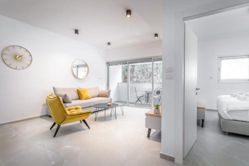 Tel Aviv City Center Apartment | Stunning 1 BDR with balcony on Sheinkin st