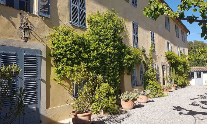 Lorgues House | Stunning 18th Century Provencal home with large mature secluded garden and pool.