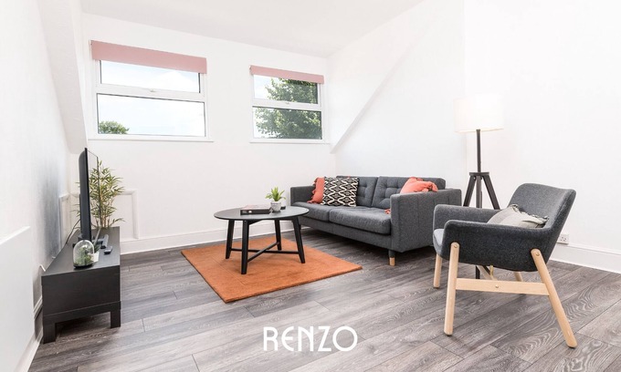 West Bridgford Apartment | Stunning 2-bed Apartment in Nottingham by Renzo, Modern, Brilliant Location