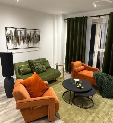 Royal Docks Apartment | Stunning 2 Bed In Royal Wharf Next To EXCEL & LONDON CITY AIRPORT