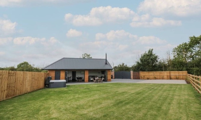 Priors Marston Other | Stunning 2 Bedroom Barn with Hot Tub