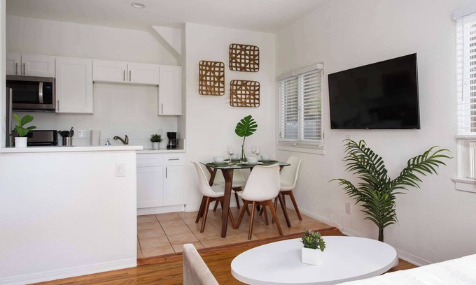 Golden Hill Apartment | Stunning 2BR Apt | Central SD, Parking + WiFi