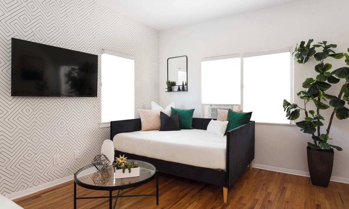 Golden Hill Apartment | Stunning 2BR Apt | Sleeps 7, WiFi + Kitchen