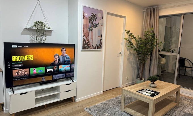 Parnell Apartment | Stunning 3 bd 2 bth city apt - Pool and Carpark