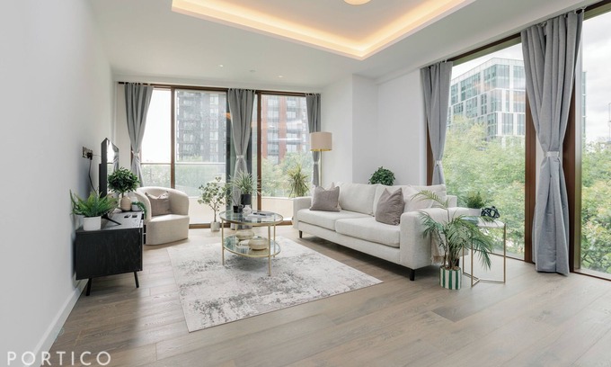 Vauxhall Apartment | Stunning 3 bedroom apartment with swimming pool in Nine Elms