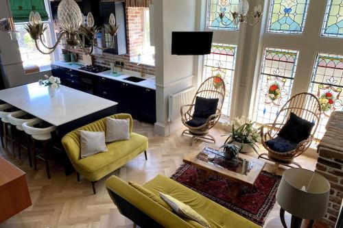 Pollokshields Apartment | Stunning 3 bedroom Victorian home near Pollok country park