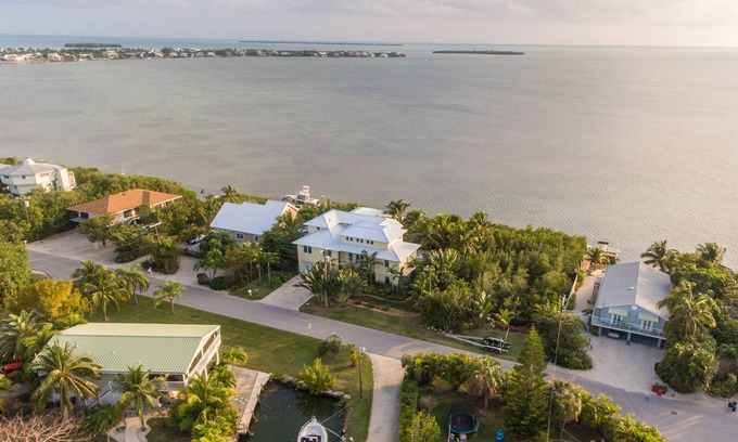 Cutthroat Harbor Estates House | Stunning 4 bed 3.5 bath open water pool home
