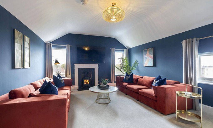 Cheltenham Apartment | Stunning 4 Bed Top Floor Apartment Close to Town