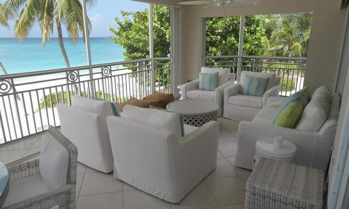 Seven Mile Beach Condo | Stunning 4 Bedroom Condo located directly on 7 MILE BEACH. Location! Location!