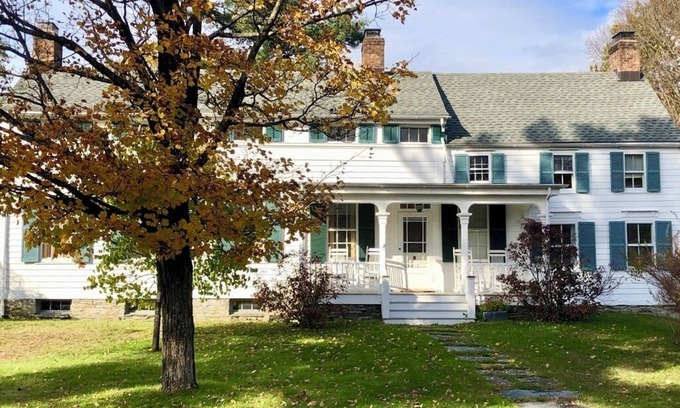 Red Hook House | Stunning 5-bedroom Dutchess Co. home near Rhinebeck, Omega, Bard College, skiing