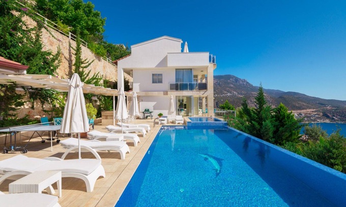 Kalkan Villa | Stunning 5 Bedroom Luxury Villa with Large Infinity Pool & Splendid Sea Views