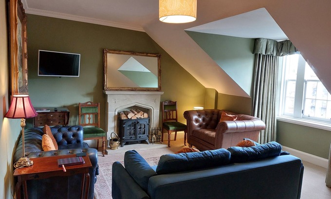 Old Town Apartment | Stunning 5 Bedroom Royal Mile Penthouse