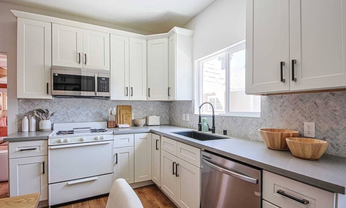 Downtown Los Angeles House | Stunning 9BR, build your group vacation memories