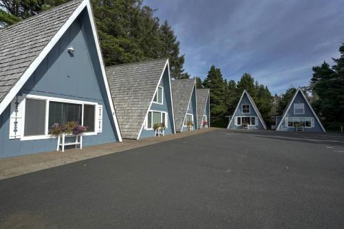 Otter Rock Ski Chalet | Stunning A Frame with Fantastic Views in Otter Rock, Oregon