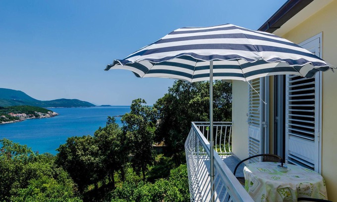 Molunat Apartment | Stunning apartment in Gruda with WiFi