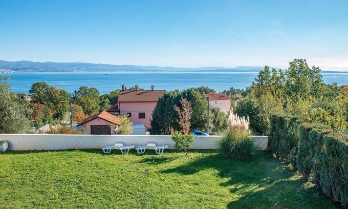 Opric Apartment | Stunning apartment in Ika with WiFi