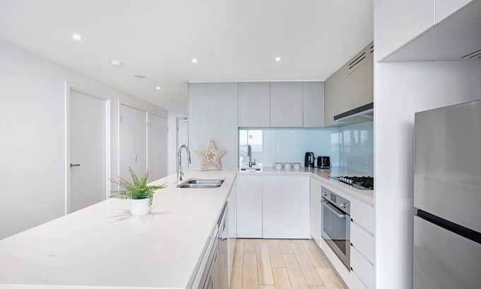 Wentworth Point Apartment | Stunning Apt with Water Views@marina square