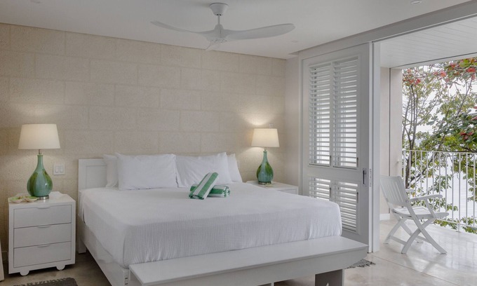 Clinketts Villa | Stunning Beachfront 3 Bedroom Villa
