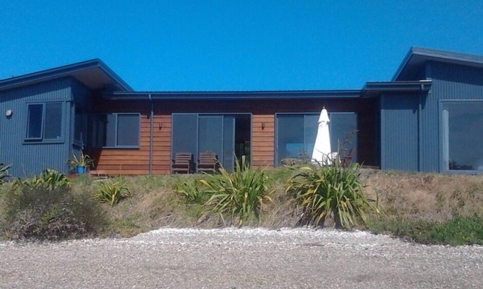 Mapua House | Stunning Bed and Breakfast on water edge