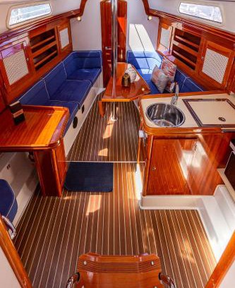 Belem Boat Rental | Stunning Boat 2 BEDROOMS, WC, high ceiling