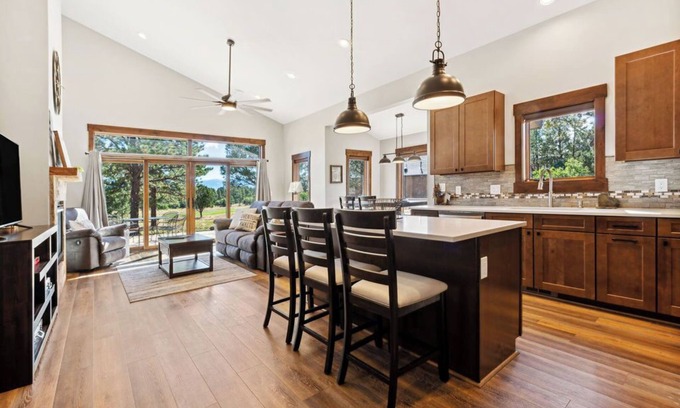 Loghill Village House | Stunning Cimarron Golf Villa Lic# STR-1-2024-038