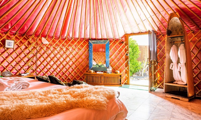 Haria Apartment | Stunning Eco Yurt, private Garden, Pool, 300m Sandy Beach, Off-grid