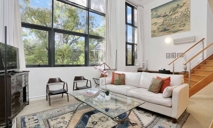 Paddington Apartment | Stunning executive apartment with fast free wifi in central location with leafy outlook