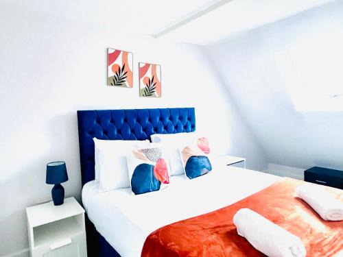 Petham House | Stunning Five Bedroom Holiday Home in Chartham with Hot Tub