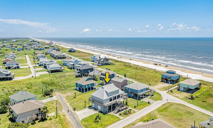 Port Bolivar House | Stunning | Gulf Views | Hot Tub | Group Ready