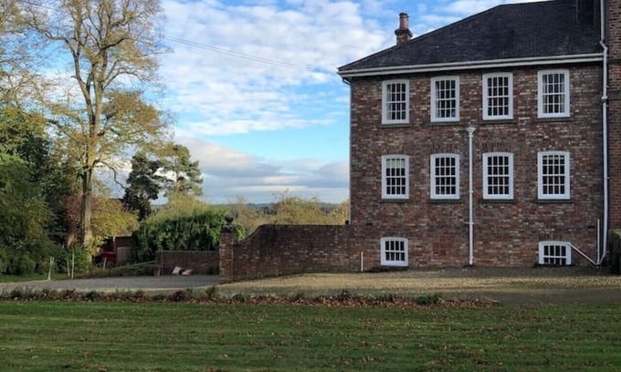 Tadcaster Cottage | Stunning Hall Cottage, near York and Leeds