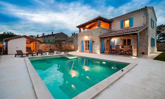 Bale House | Stunning home in Bale