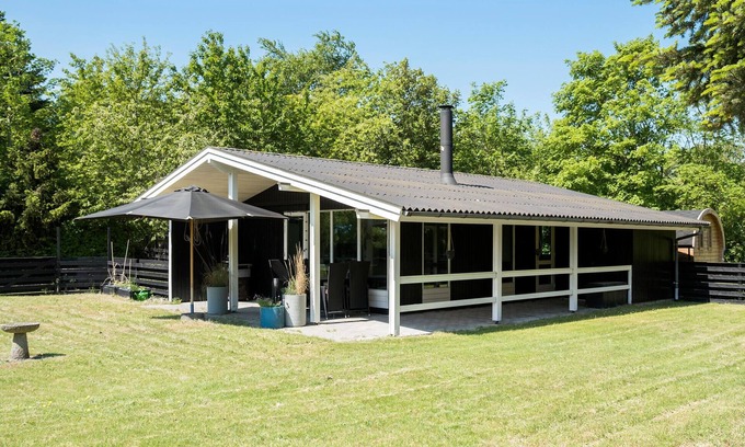 Kaldred House | Stunning home in Eskebjerg with kitchen