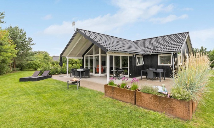 Fjellerup House | Stunning home in Glesborg with kitchen