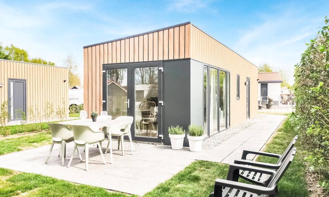 Heinkenszand House | Stunning home in Heinkenszand with WiFi