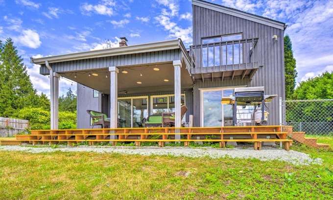 Belfair House | Stunning Hood Canal Getaway with Private Deck!