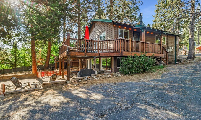Peninsula Village Cabin | Stunning Lake Views at Lake Almanor Cabins 6 & 7